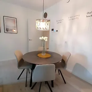 Bartine - Modern And Spacious Flat Near The Sea, Free Parking Space Apartment Ostende