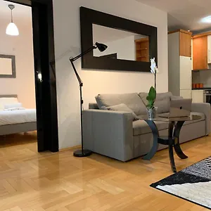 Modern 1br Flat In Heart Of With Parking Apartament Warszawa
